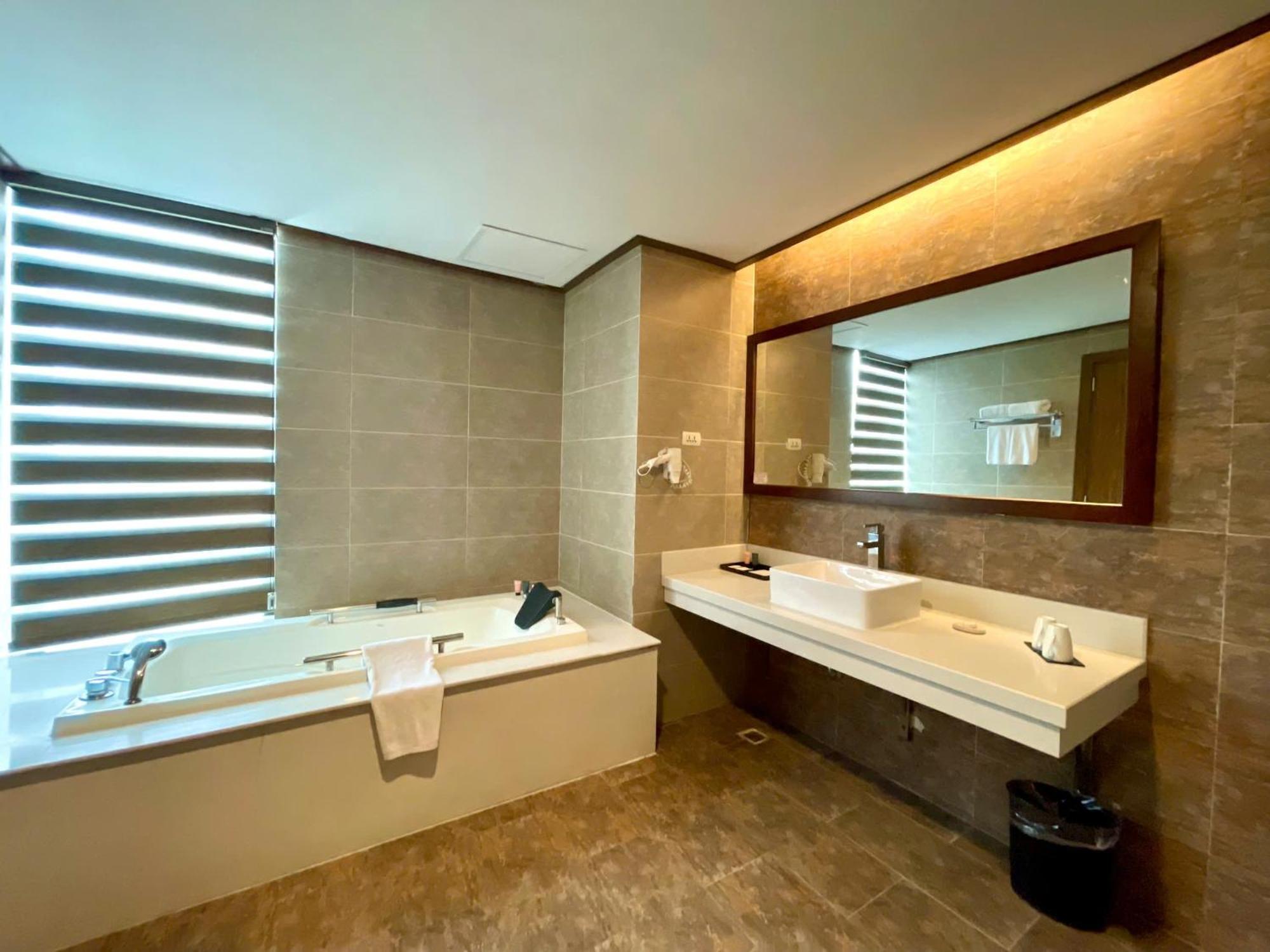 Muong Thanh Grand Xa La Hotel Ханой Екстериор снимка
